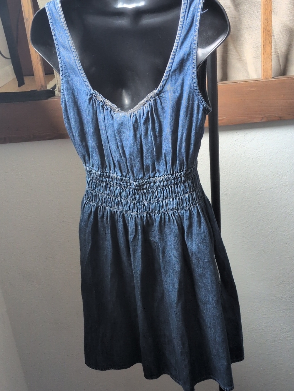 ✨ Nwt  Gap Denim Tie-Front Smocked Waist Mini Dress Size S - Picture 6 of 9